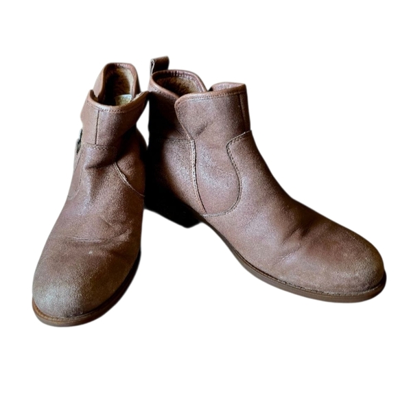 Ugg Tan Leather Booties Sherpa Lined Size 10 Classic Casual Winter - Picture 1 of 12